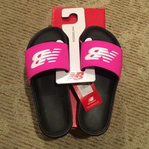 New Balance Women’s logo slide. NWT size 9